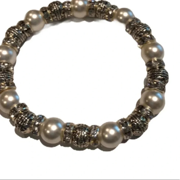BRACELET NEW WOMENS SILVER TONE COSTUME JEWELRY PEARL PEARLS STRETCH ONE SIZE - Picture 1 of 4